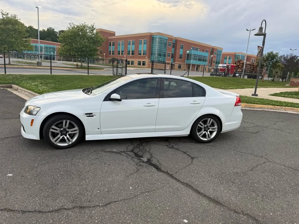 2009 Pontiac G8 - Image 2 of 14