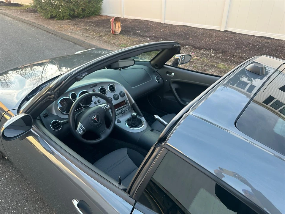 2009 Pontiac Solstice - Image 14 of 31