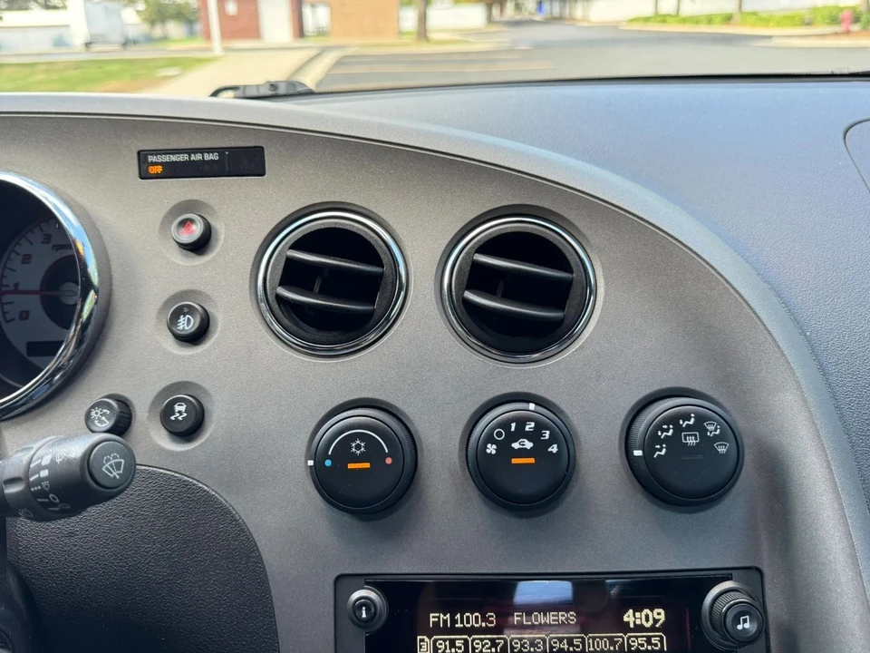 2009 Pontiac Solstice - Image 8 of 29
