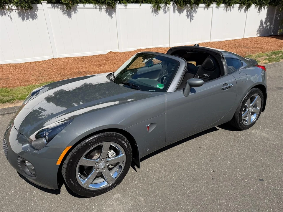 2009 Pontiac Solstice - Image 2 of 31