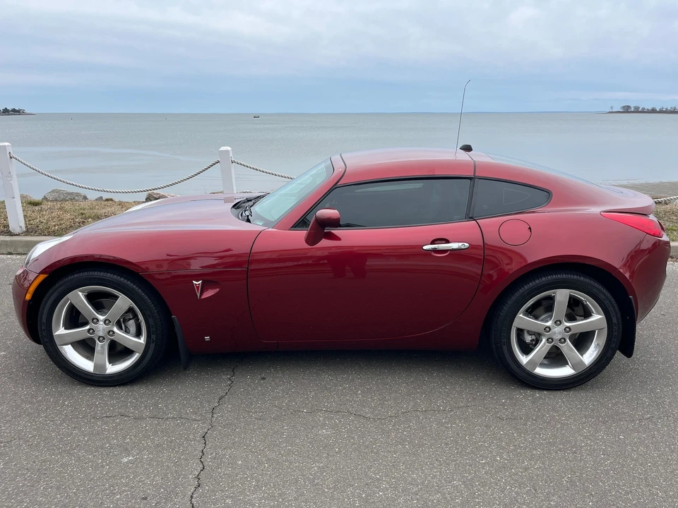 2009 Pontiac Solstice - Image 2 of 31