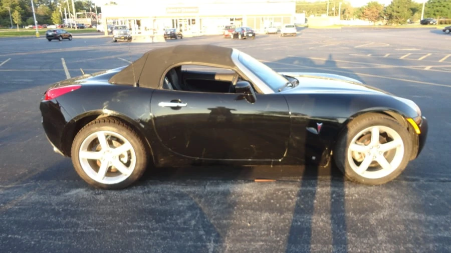 2009 Pontiac Solstice - Image 2 of 10