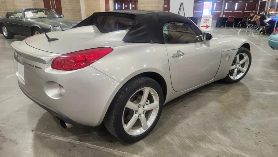 2009 Pontiac Solstice - Image 2 of 5
