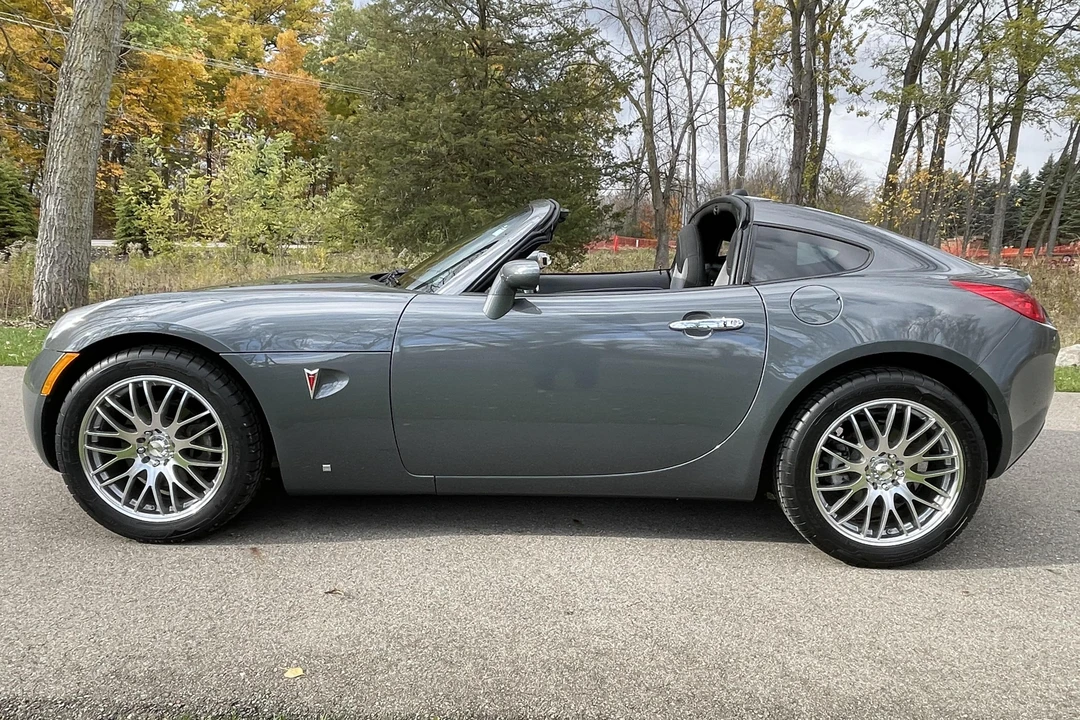 2009 Pontiac Solstice - Image 3 of 31
