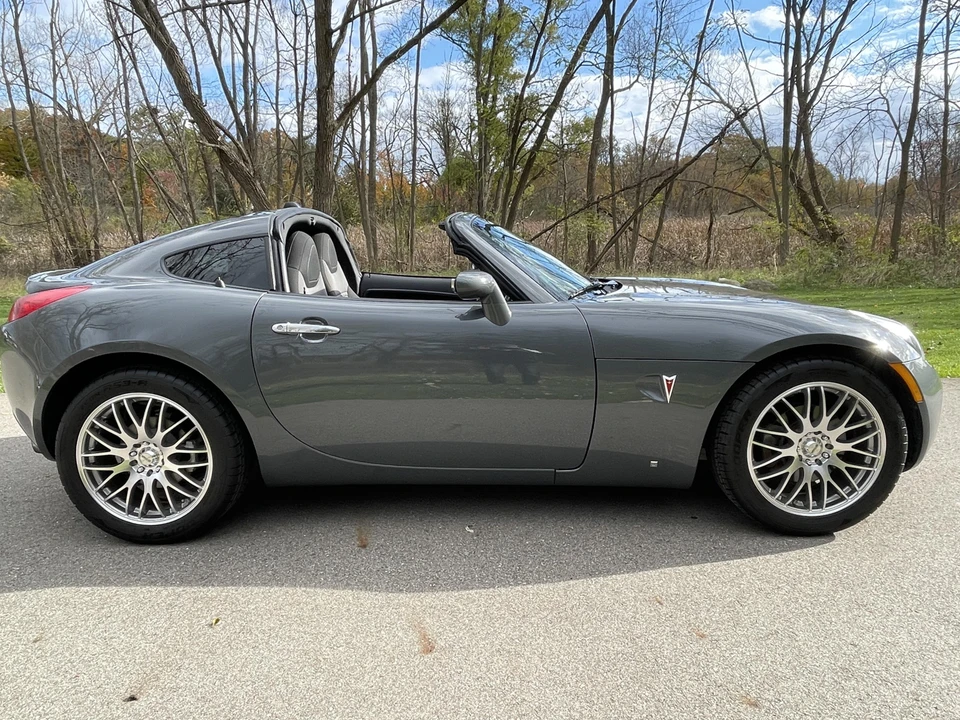 2009 Pontiac Solstice - Image 18 of 31