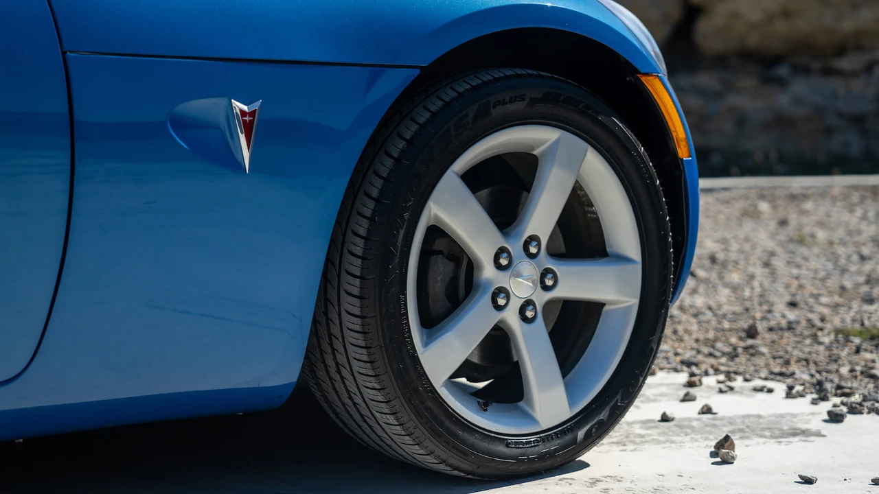 2009 Pontiac Solstice - Image 11 of 19