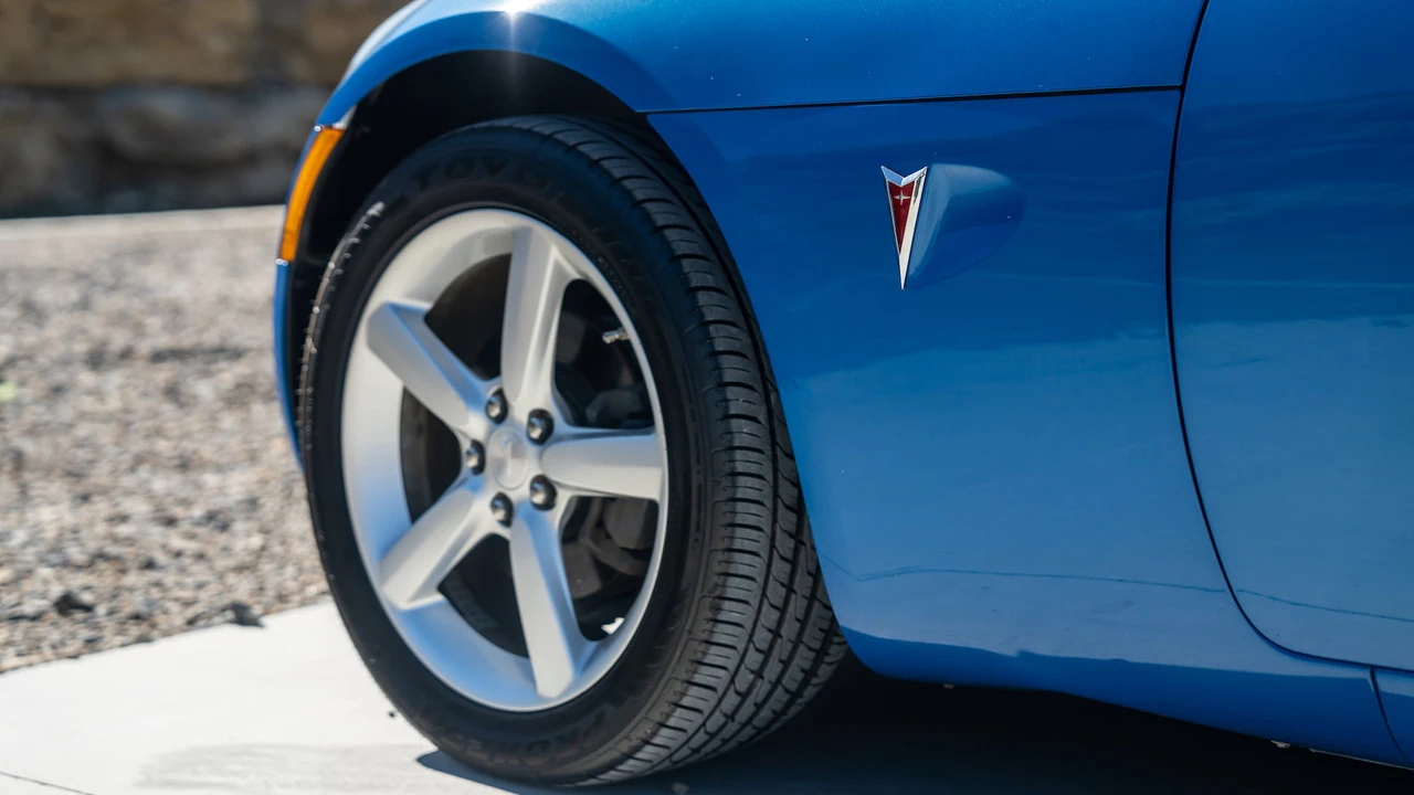 2009 Pontiac Solstice - Image 17 of 19