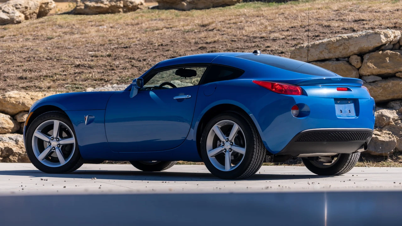 2009 Pontiac Solstice - Image 3 of 19