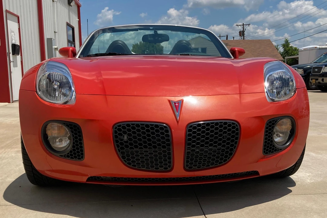 2009 Pontiac Solstice GXP - Image 2 of 31