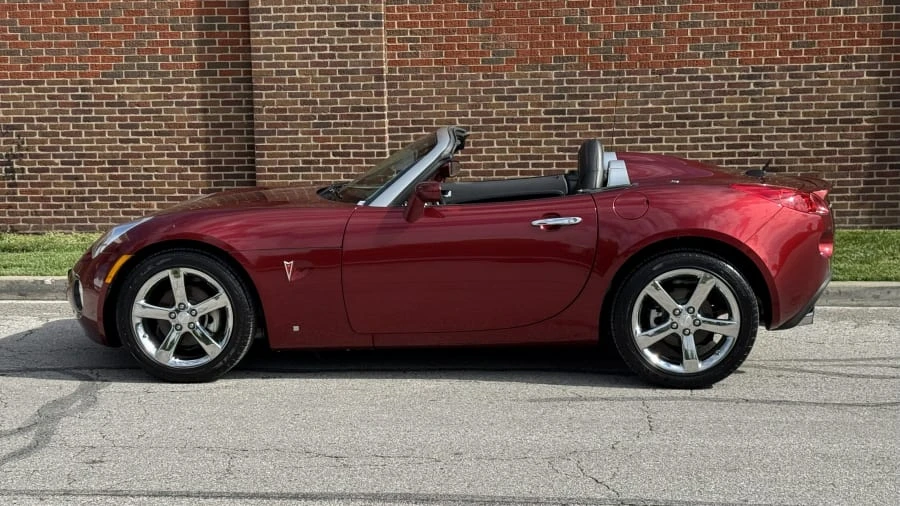 2009 Pontiac Solstice GXP - Image 2 of 14