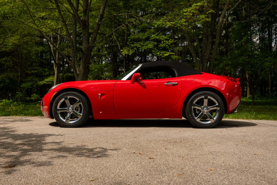 2009 Pontiac Solstice GXP - Image 2 of 28