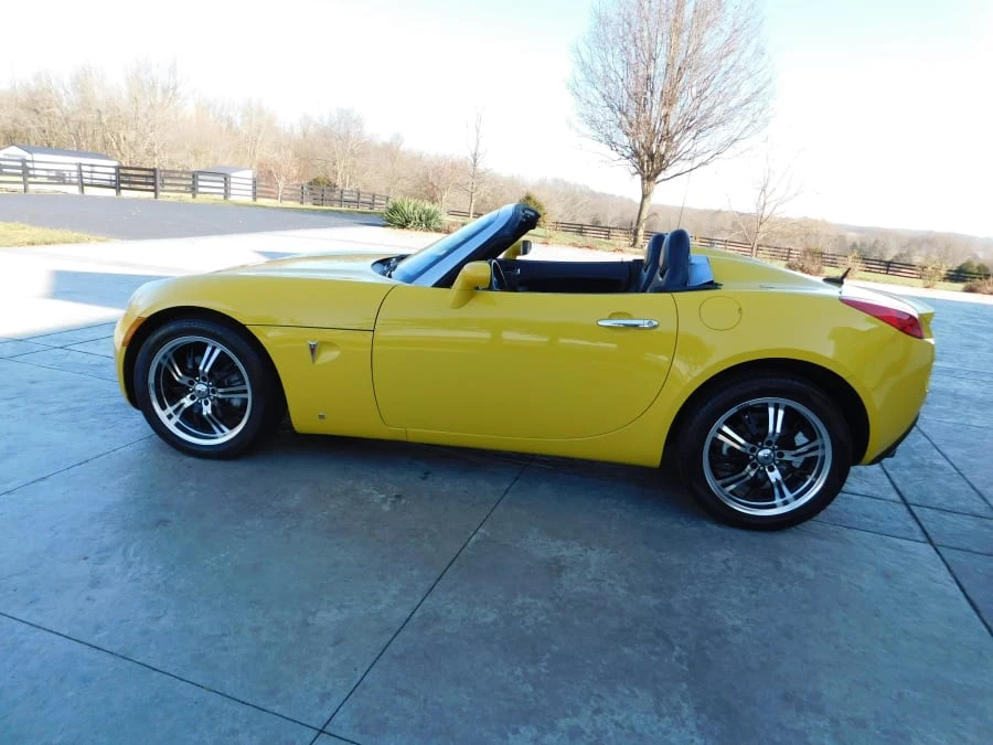 2009 Pontiac Solstice GXP - Image 2 of 13
