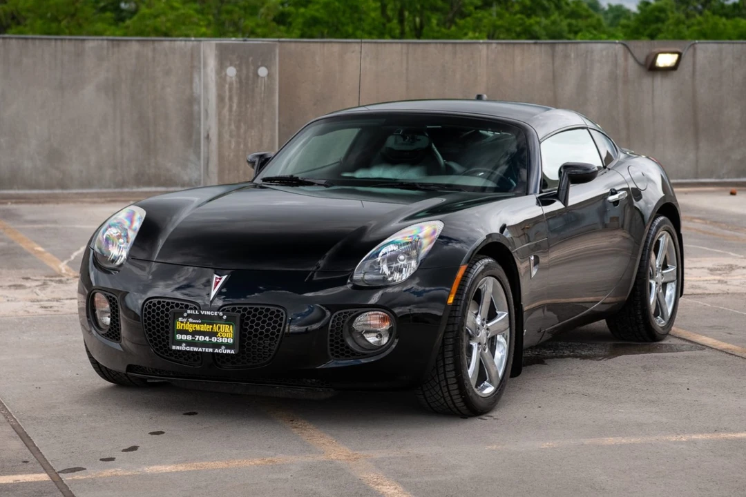 2009 Pontiac Solstice GXP - Image 2 of 31