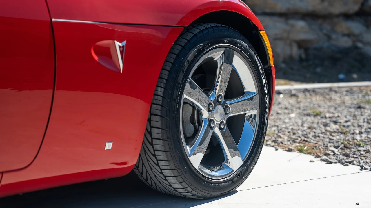 2009 Pontiac Solstice GXP - Image 15 of 23