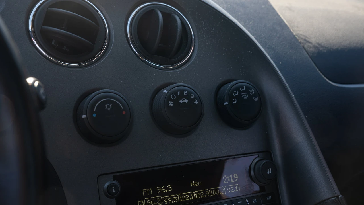 2009 Pontiac Solstice GXP - Image 16 of 23