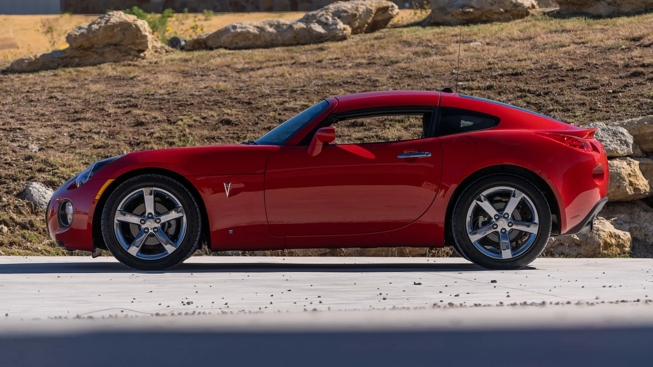 2009 Pontiac Solstice GXP - Image 2 of 23
