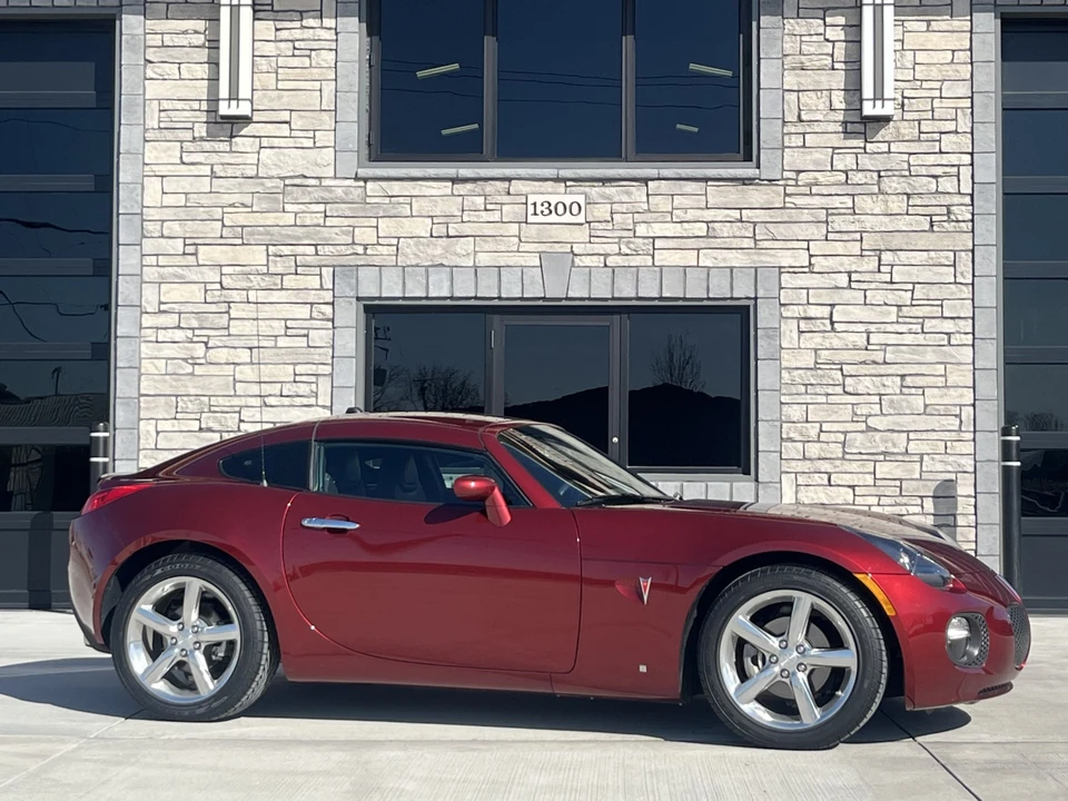2009 Pontiac Solstice GXP - Image 2 of 31
