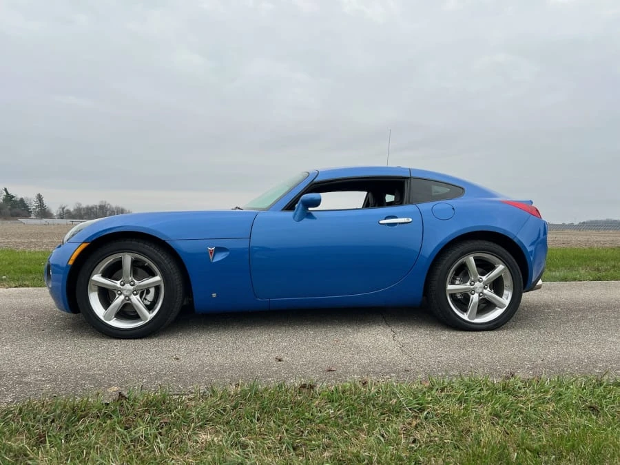 2009 Pontiac Solstice GXP - Image 2 of 10