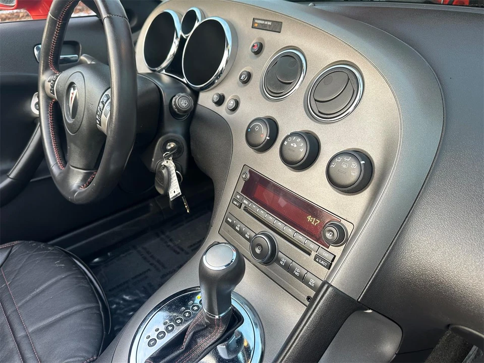 2009 Pontiac Solstice - Image 29 of 31