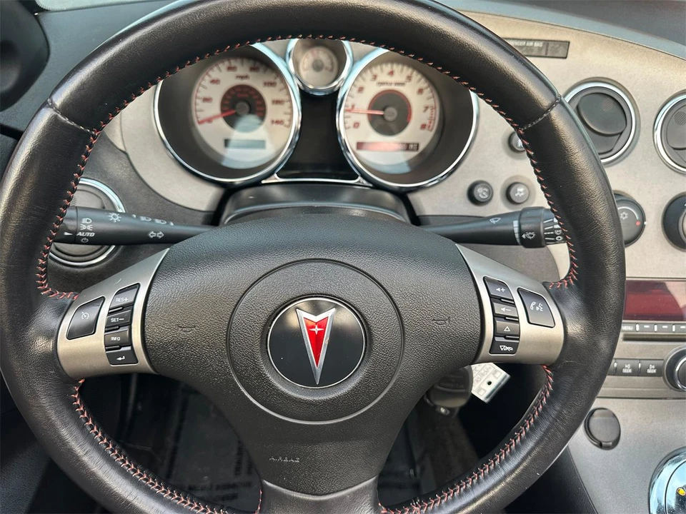2009 Pontiac Solstice - Image 25 of 31