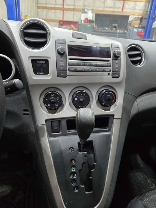 2009 Pontiac Vibe - Image 7 of 12