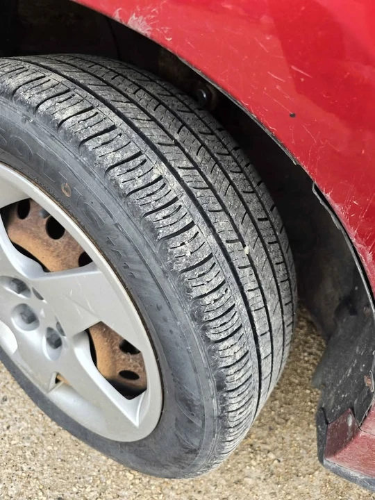 2009 Pontiac Vibe - Image 11 of 12