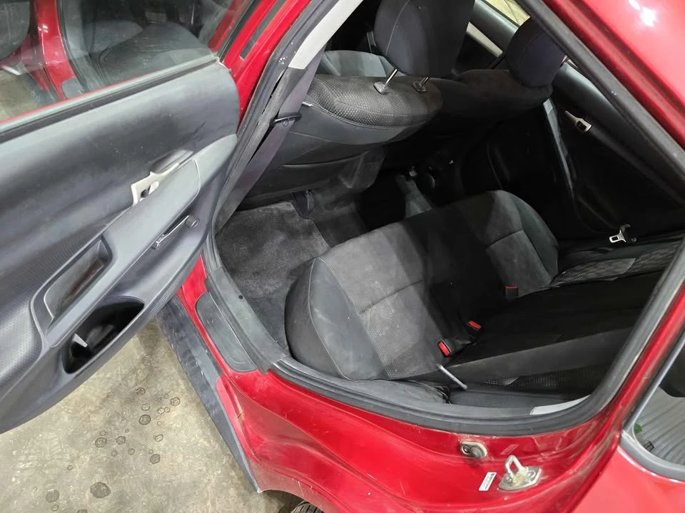 2009 Pontiac Vibe - Image 8 of 12