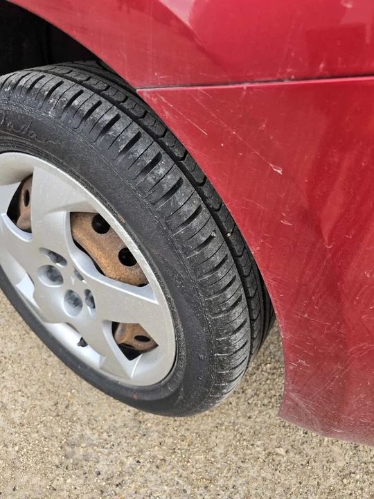 2009 Pontiac Vibe - Image 10 of 12