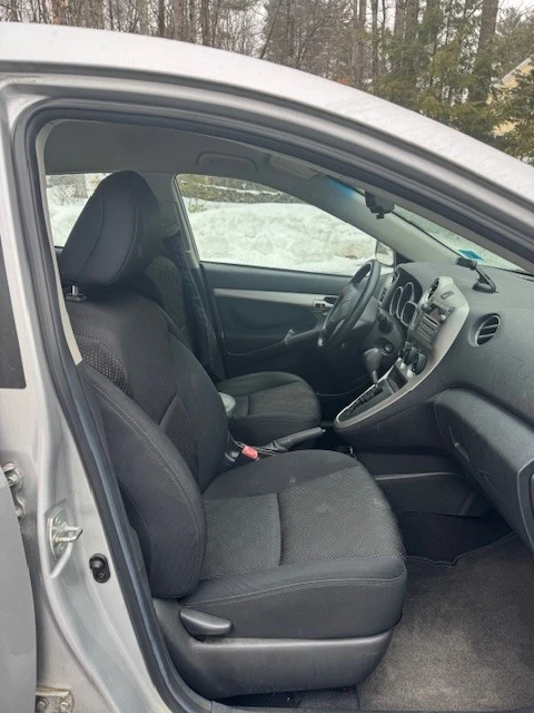 2009 Pontiac Vibe - Image 8 of 15