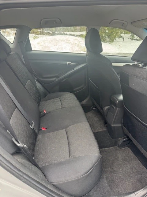 2009 Pontiac Vibe - Image 7 of 15