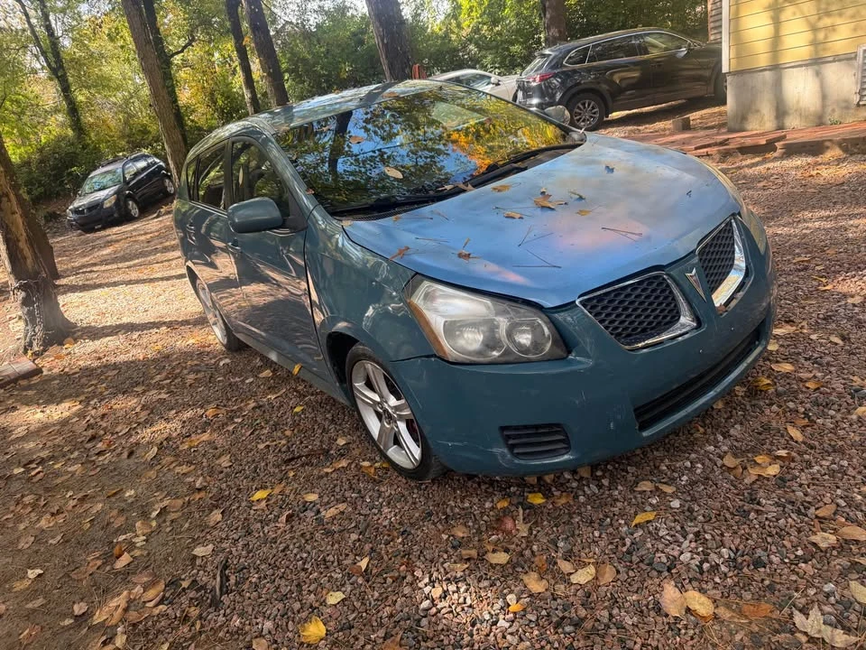 2009 Pontiac Vibe - Image 2 of 10