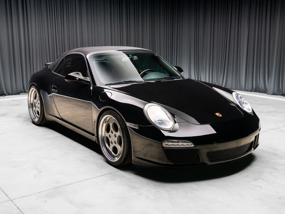 2009 Porsche - Image 2 of 31