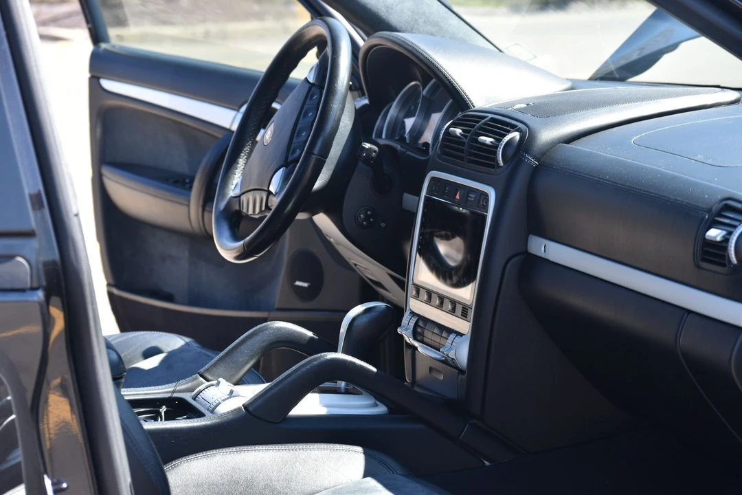2009 Porsche 955/957 Cayenne GTS - Image 9 of 29