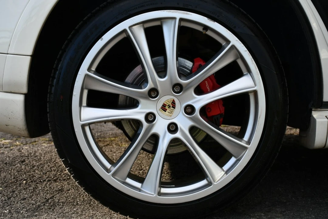 2009 Porsche 955/957 Cayenne GTS - Image 5 of 30