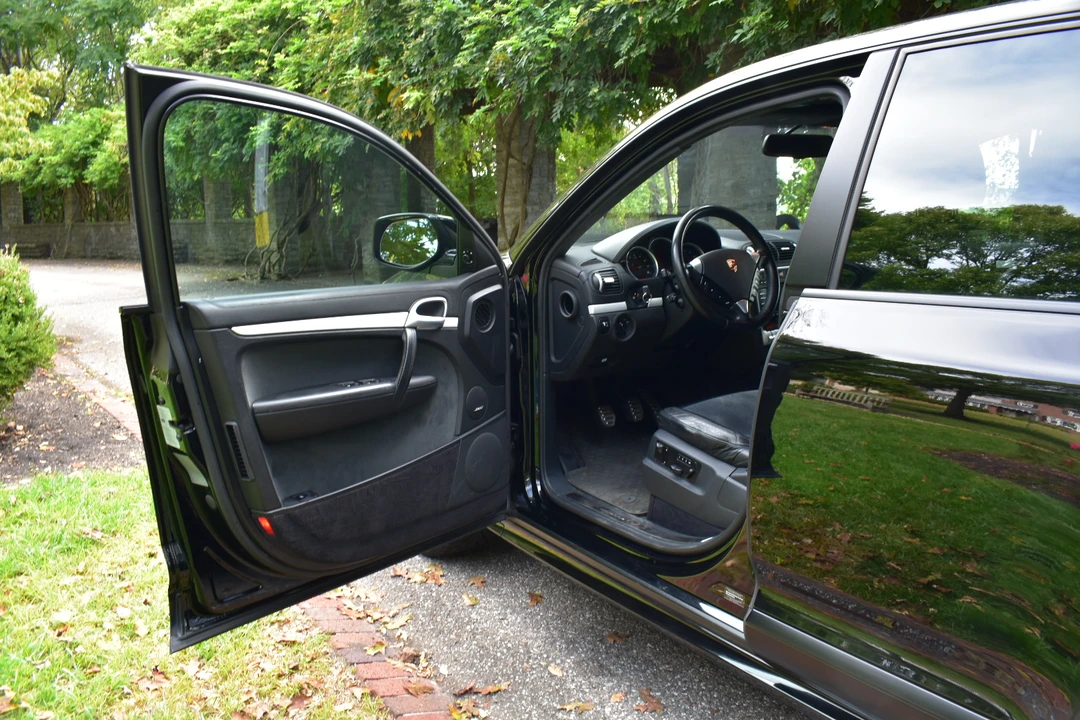 2009 Porsche 955/957 Cayenne GTS - Image 16 of 31