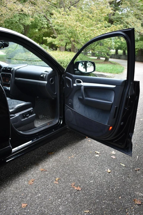 2009 Porsche 955/957 Cayenne GTS - Image 30 of 31