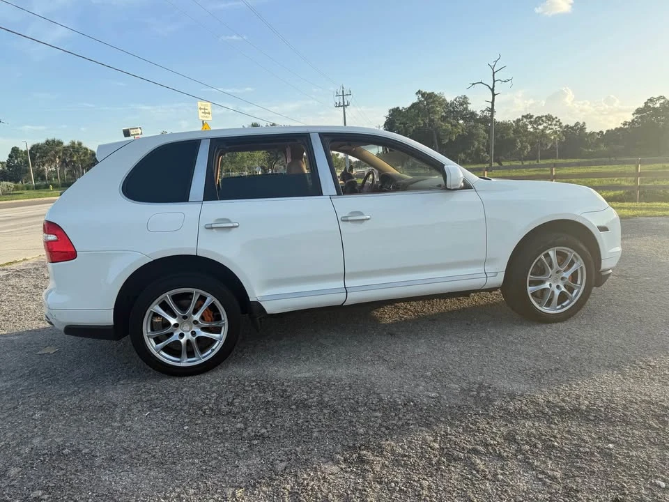 2009 Porsche 955/957 Cayenne S - Image 8 of 14