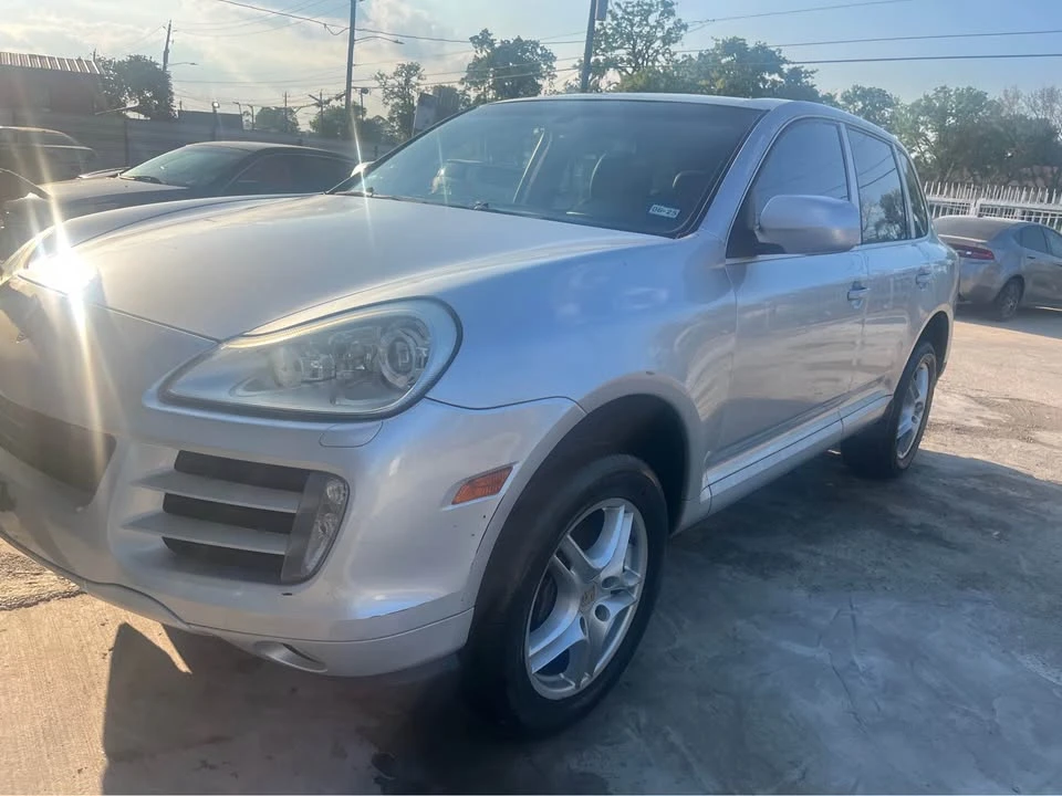 2009 Porsche Cayenne - Image 2 of 9