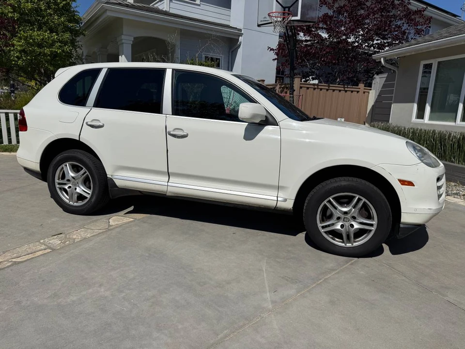 2009 Porsche 955/957 Cayenne - Image 2 of 24