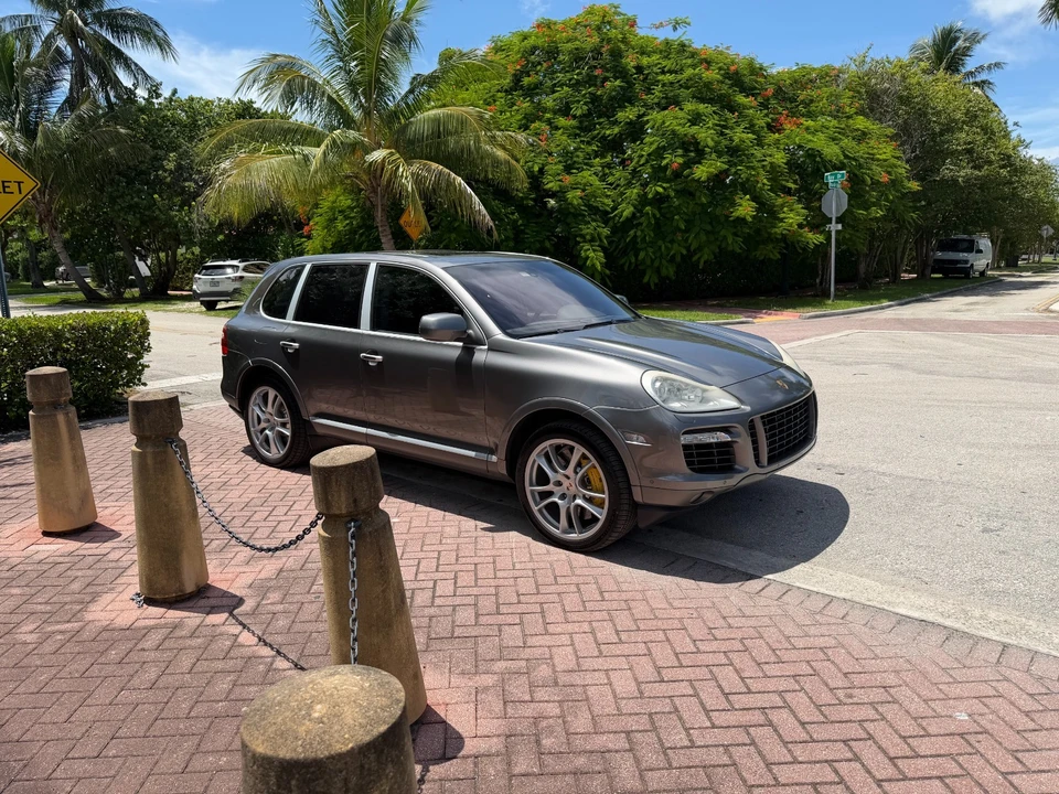 2009 Porsche 955/957 Cayenne Turbo S - Image 12 of 31