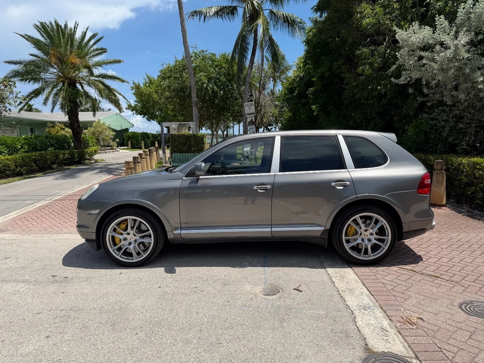 2009 Porsche 955/957 Cayenne Turbo S - Image 8 of 31