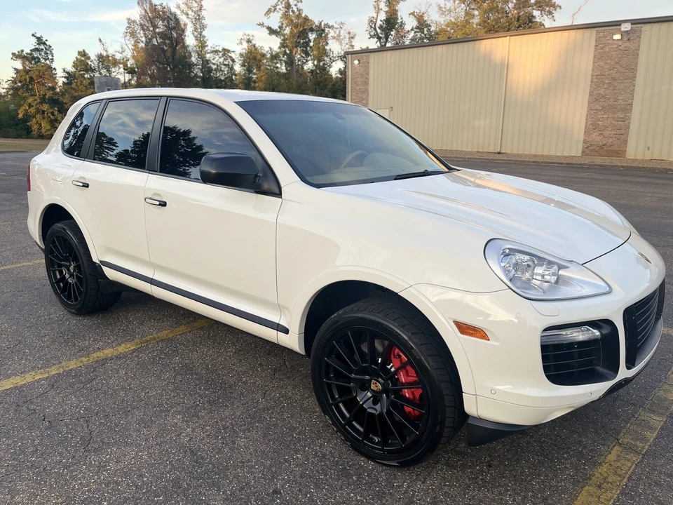 2009 Porsche 955/957 Cayenne Turbo - Image 2 of 31