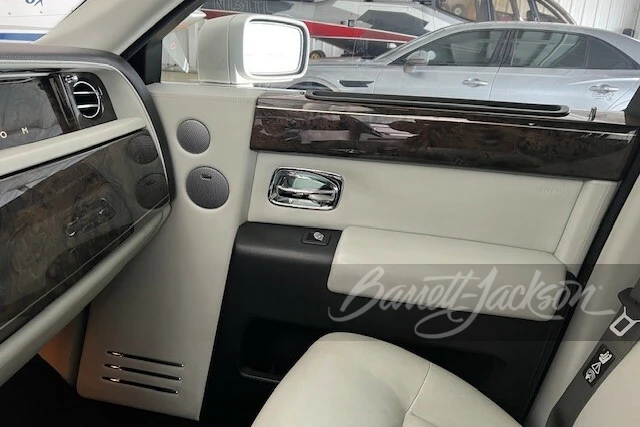 2009 Rolls-Royce Phantom VII - Image 15 of 31