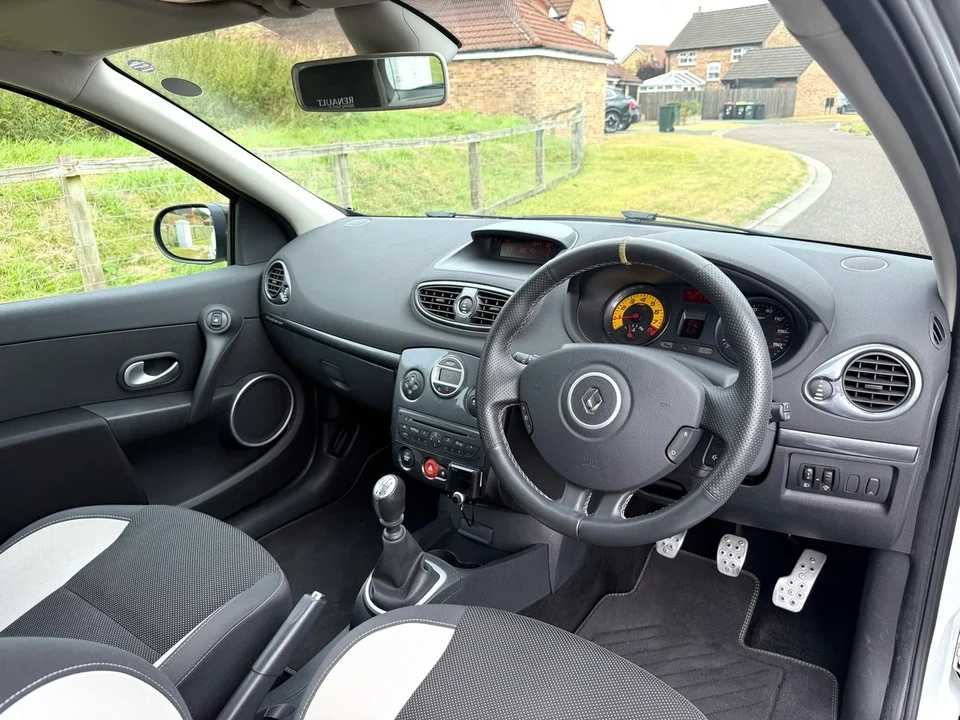 2009 Renault Clio 3rd Gen - Image 2 of 30
