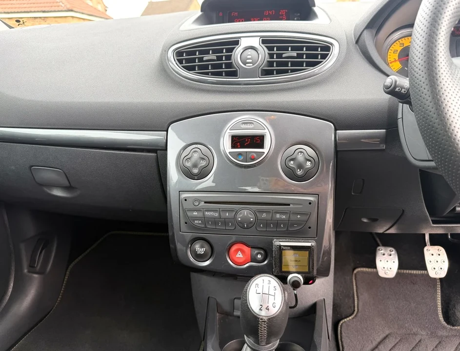 2009 Renault Clio 3rd Gen - Image 6 of 30
