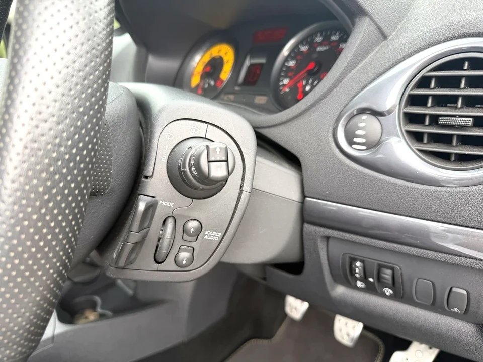 2009 Renault Clio 3rd Gen - Image 10 of 31