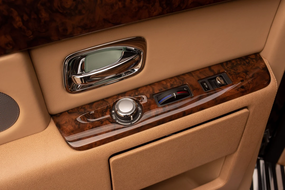 2009 Rolls-Royce Phantom VII - Image 19 of 31