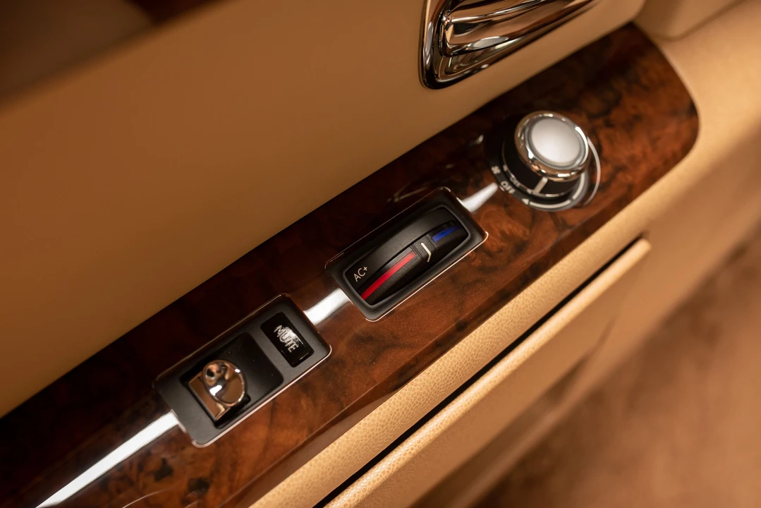 2009 Rolls-Royce Phantom VII - Image 13 of 31