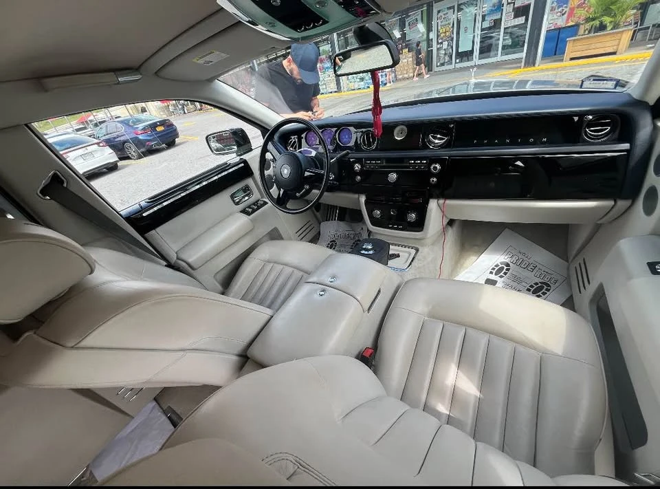 2009 Rolls-Royce Phantom VII - Image 6 of 6