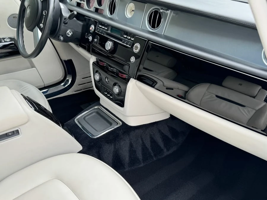 2009 Rolls-Royce Phantom VII - Image 8 of 11